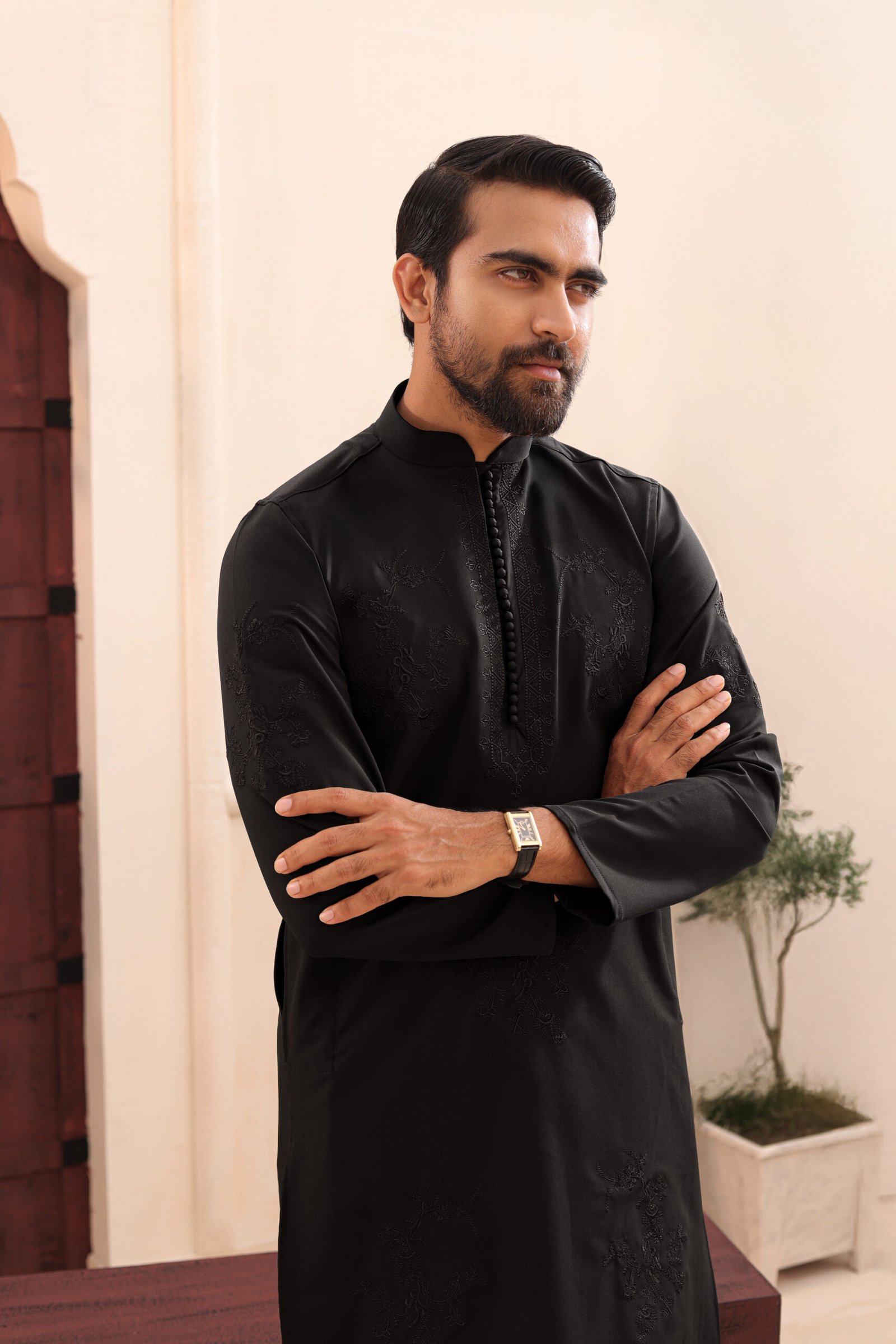 Floral embroidery work - Black - Image 2