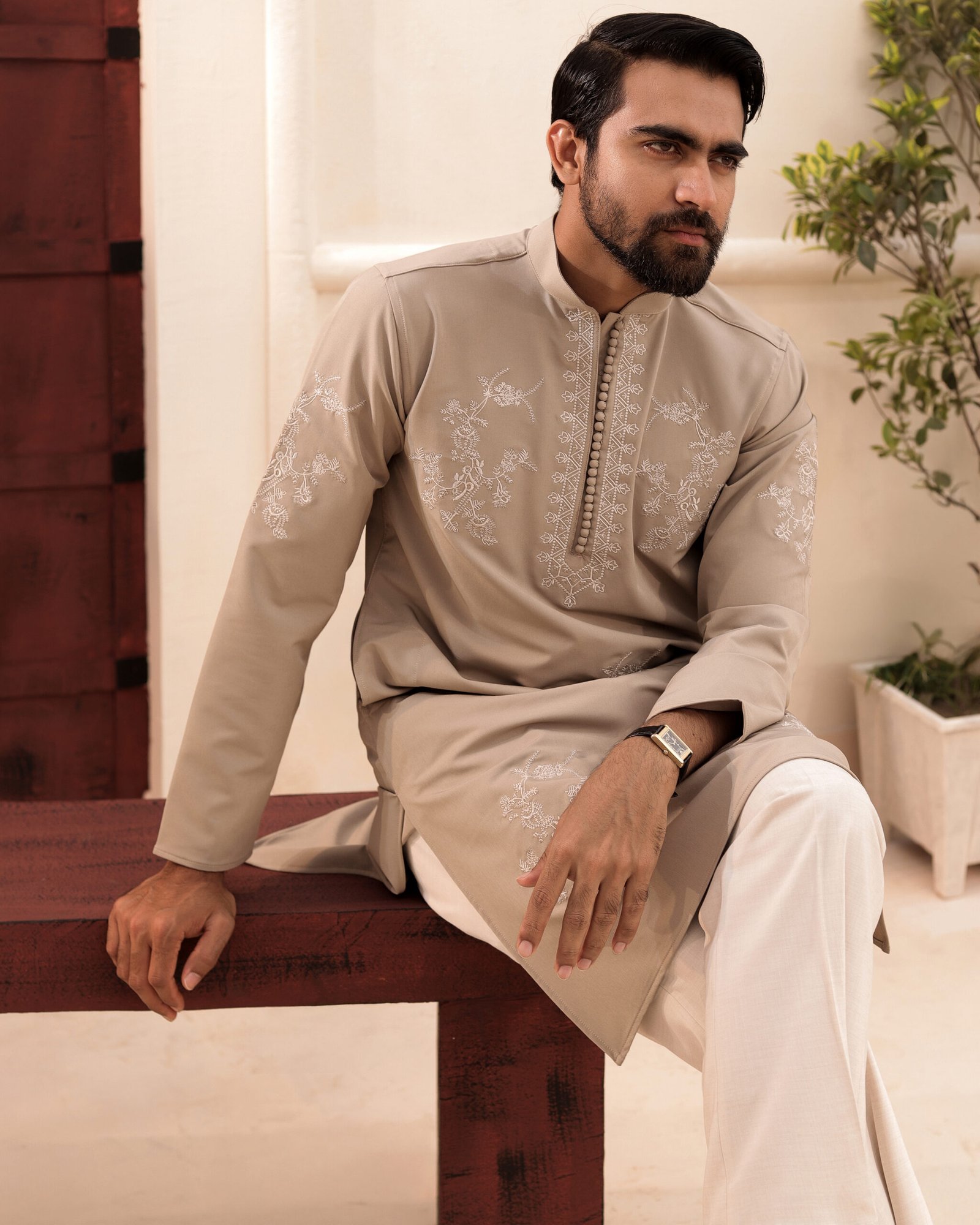 Floral embroidery work - beige - Image 2